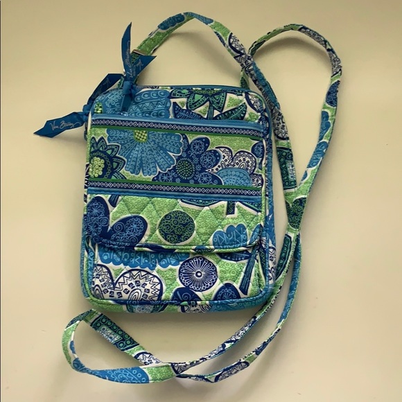 Vera Bradley Handbags - Vera Bradley Crossbody Purse